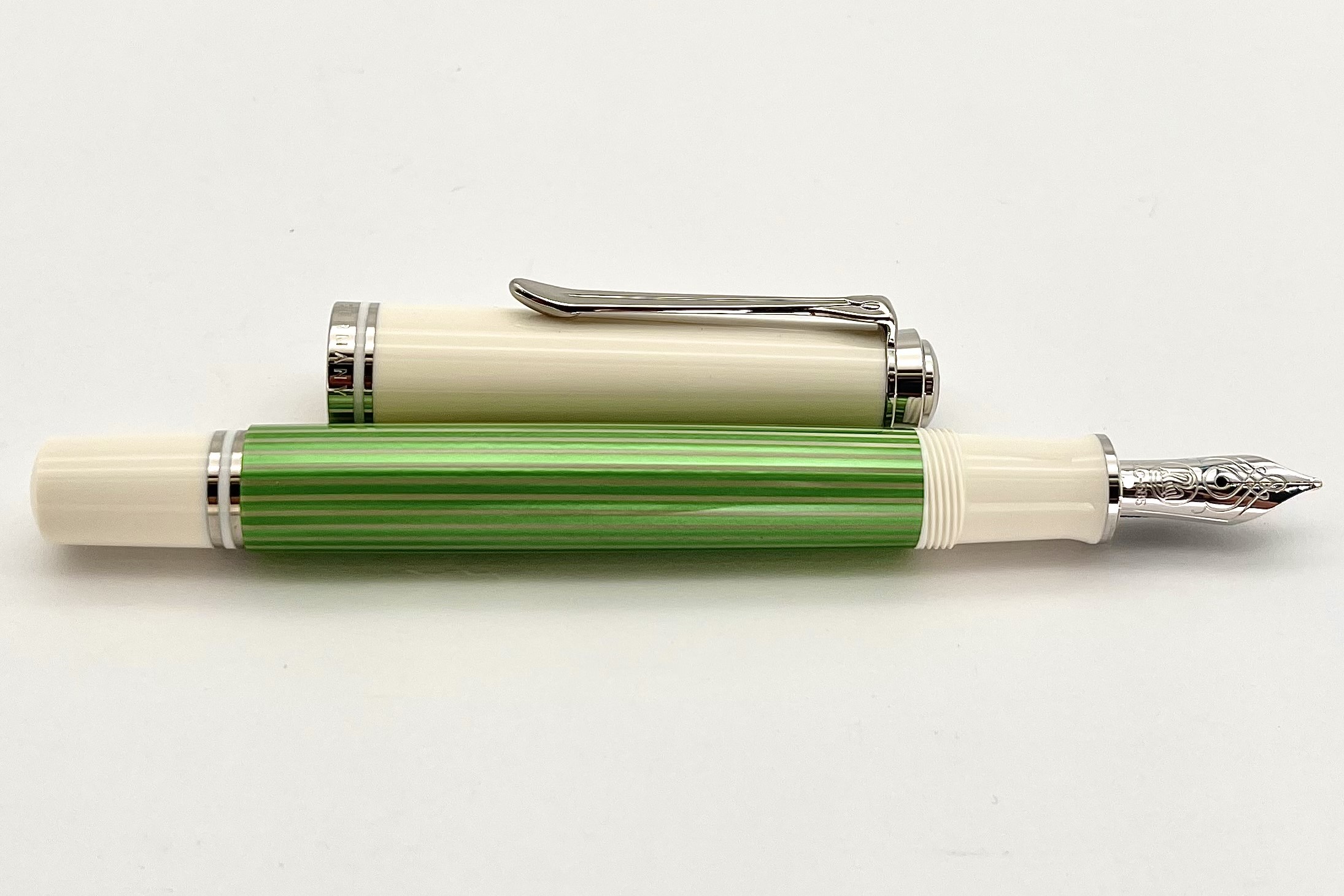PelikanSouveranSpecialEditionM605GreenWhiteFountainPen_J